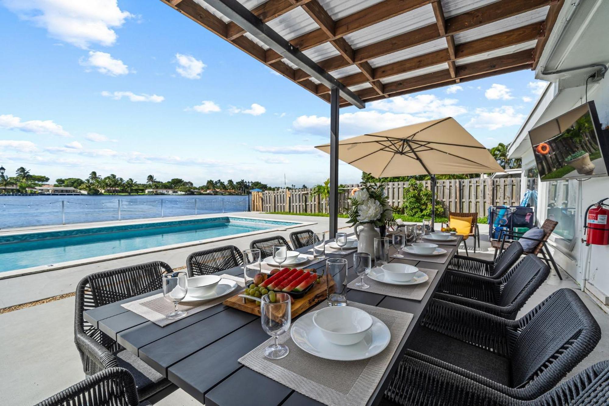 Lakefront Paradise Heated Pool 5 Beds *