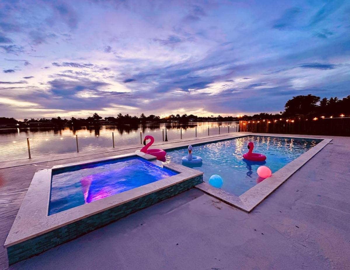 Lakefront Paradise Heated Pool 5 Beds *