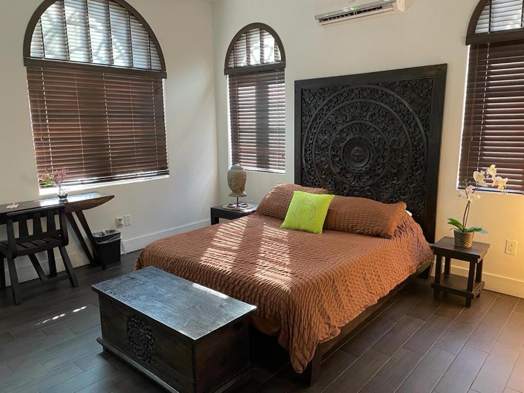 Vive Zen Queen Room *