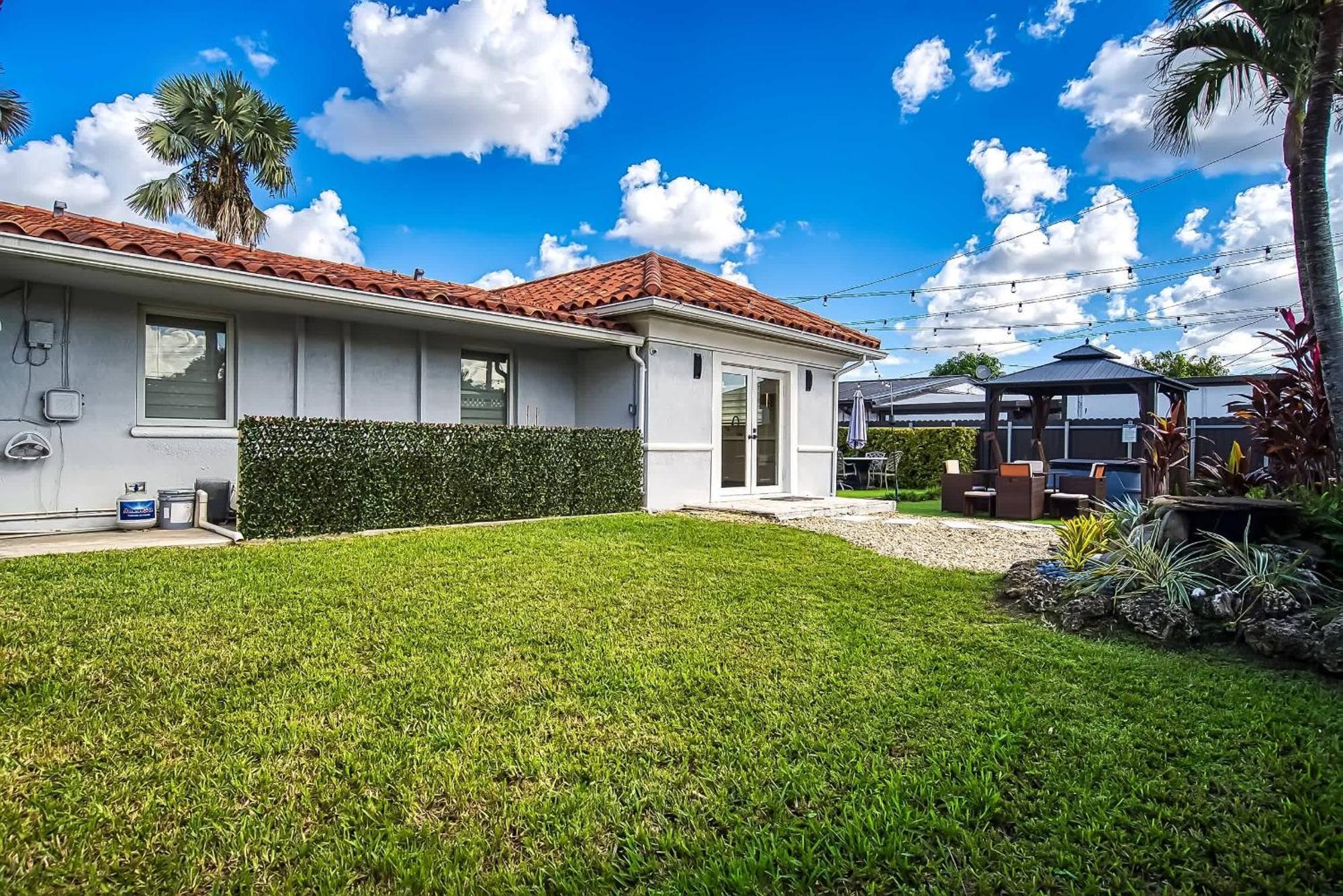 Holiday home 6-bd 3-ba Dreamy Vacation Retreat In Coral Terrace *