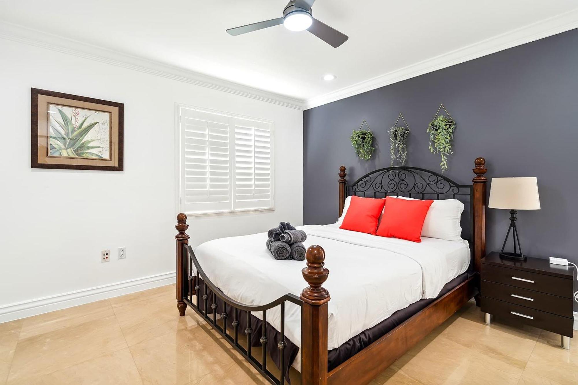 Holiday home 6-bd 3-ba Dreamy Vacation Retreat In Coral Terrace *