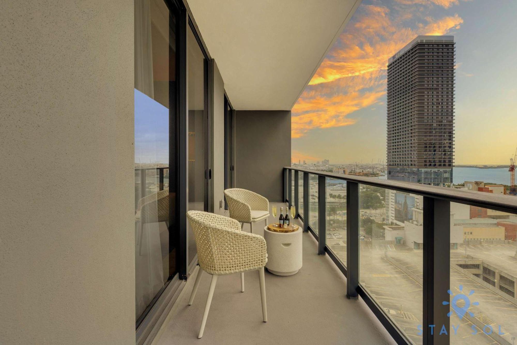 Apartment Stylish 2br With Pool & Balcony Miami