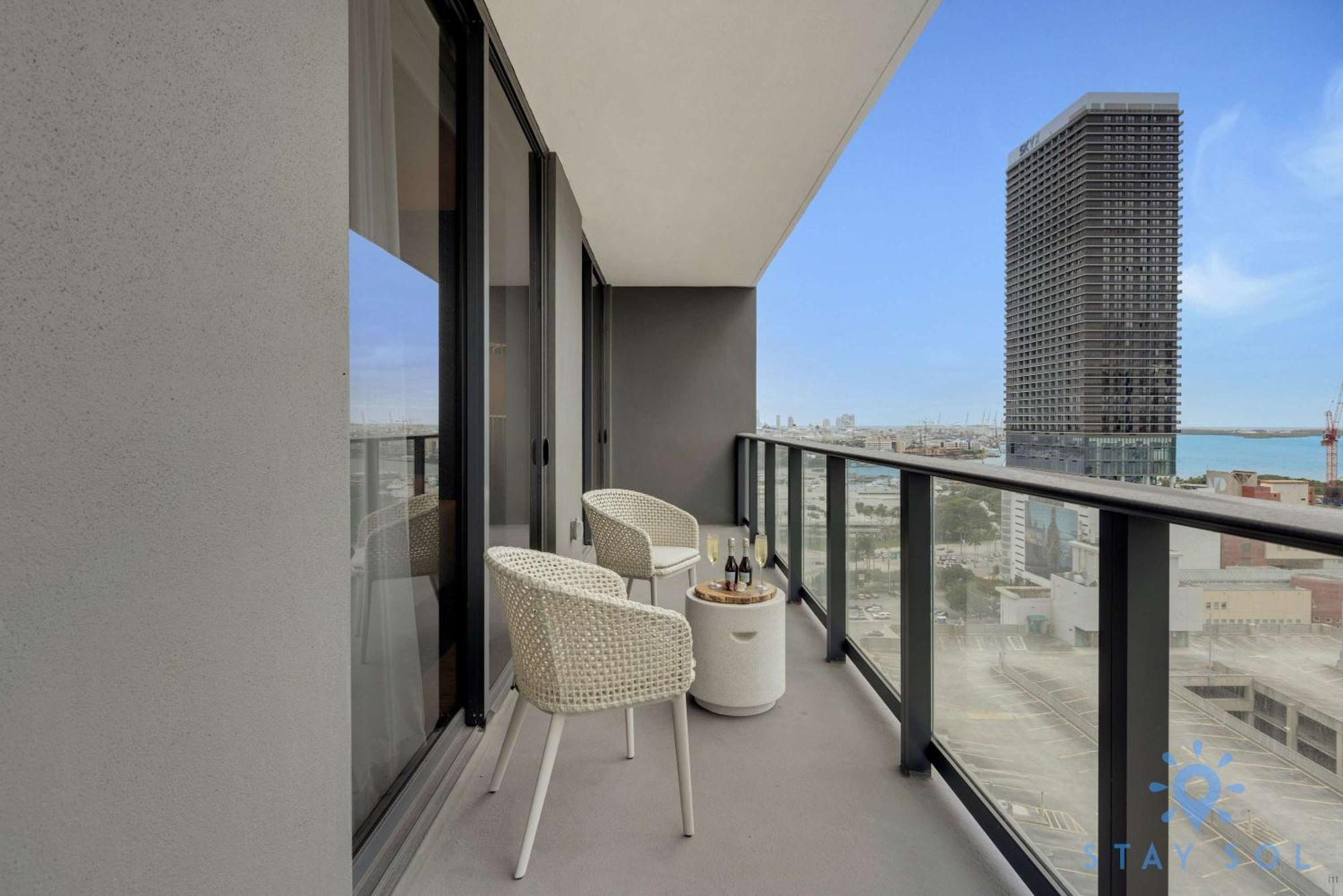 Stylish 2br With Pool & Balcony Apartment