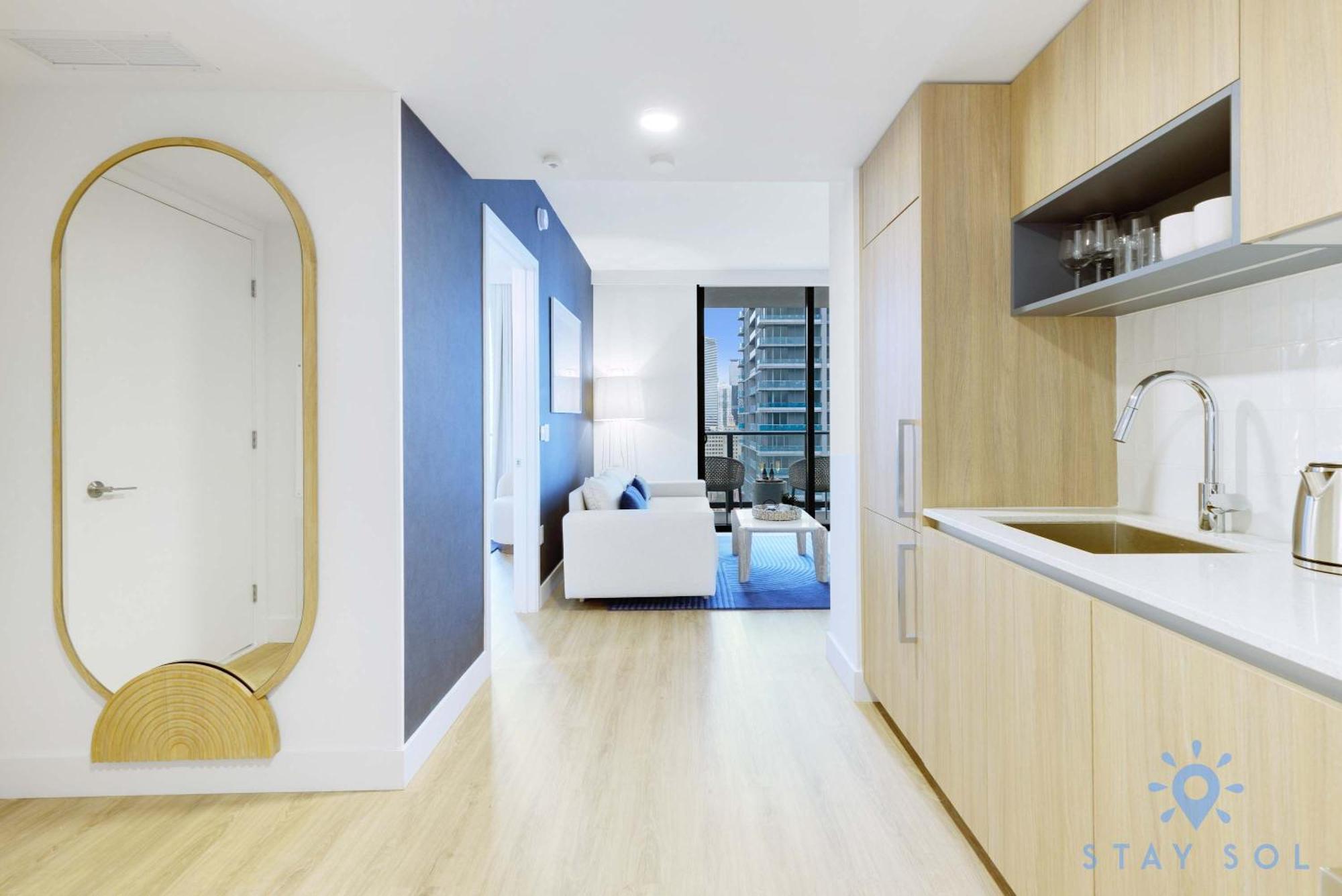 Stylish 2br With Pool & Balcony Apartment *