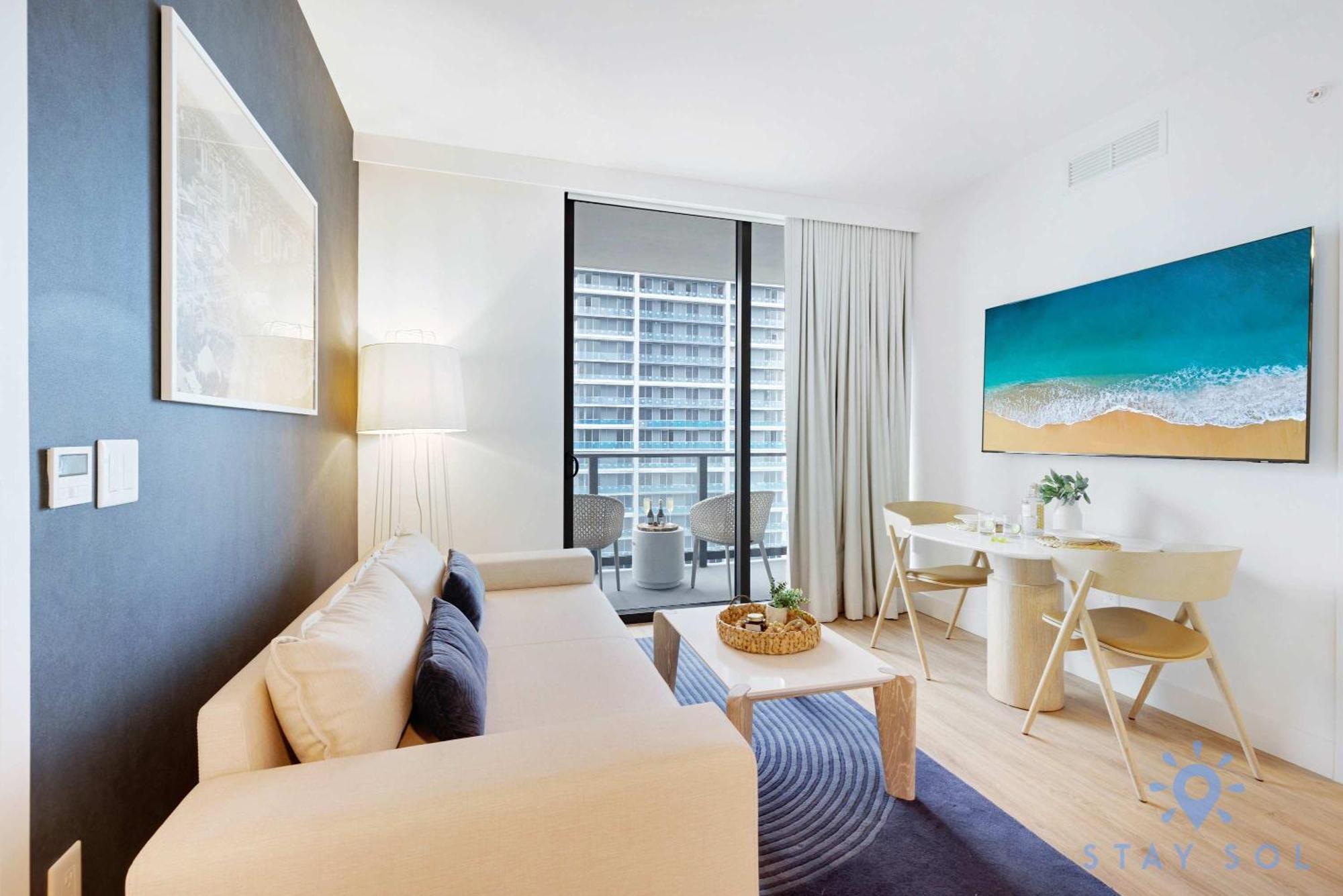 Stylish 2br With Pool & Balcony *