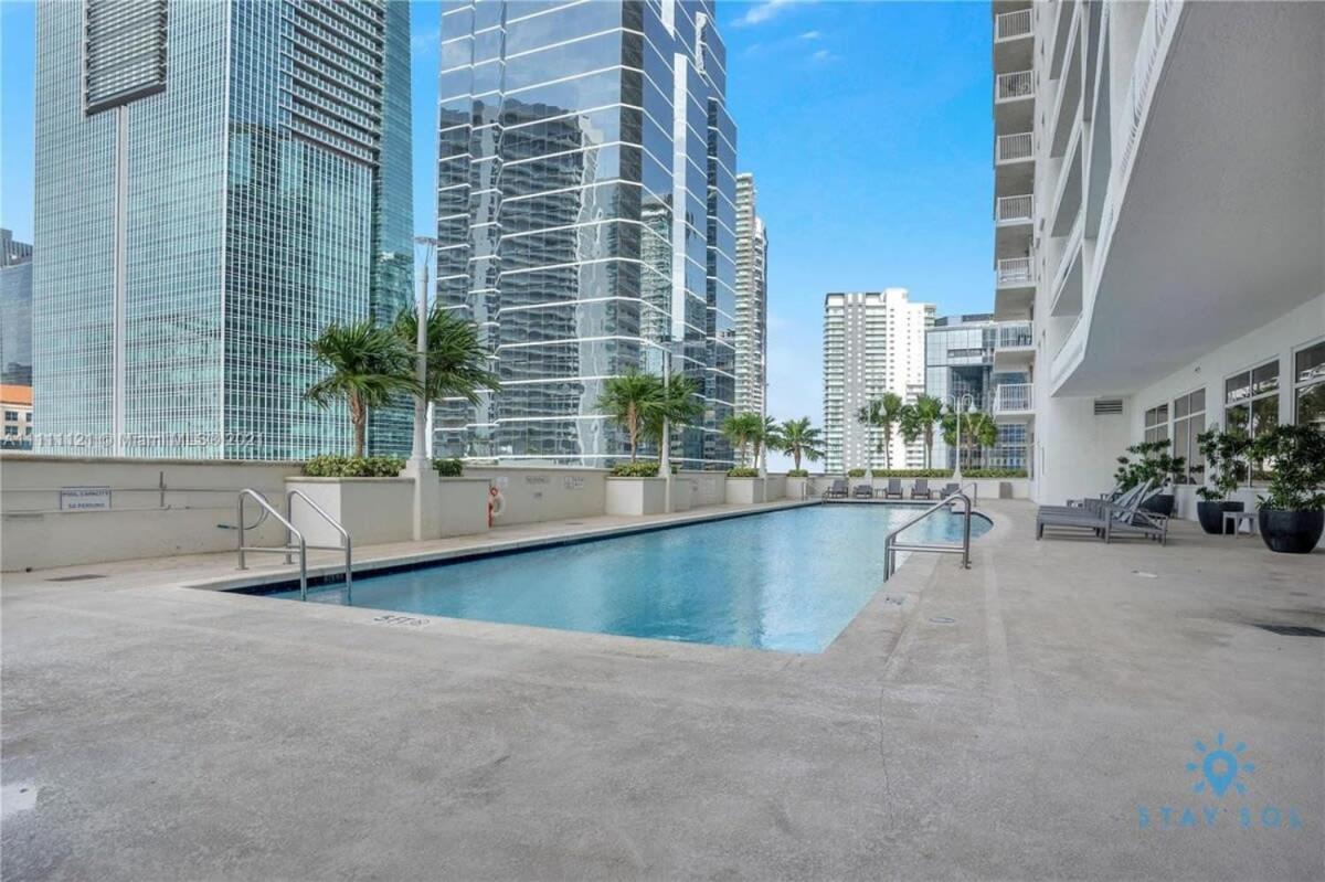 Apartment Beautiful 1 Bedroom With Modern Amenities *