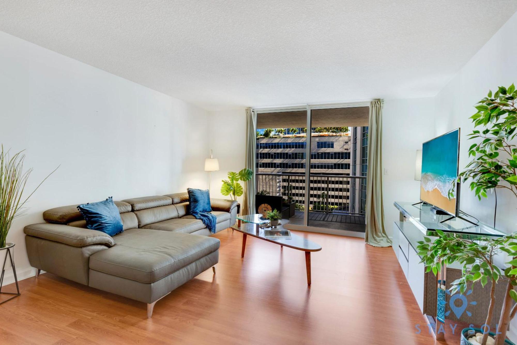 Apartment Beautiful 1 Bedroom With Modern Amenities *