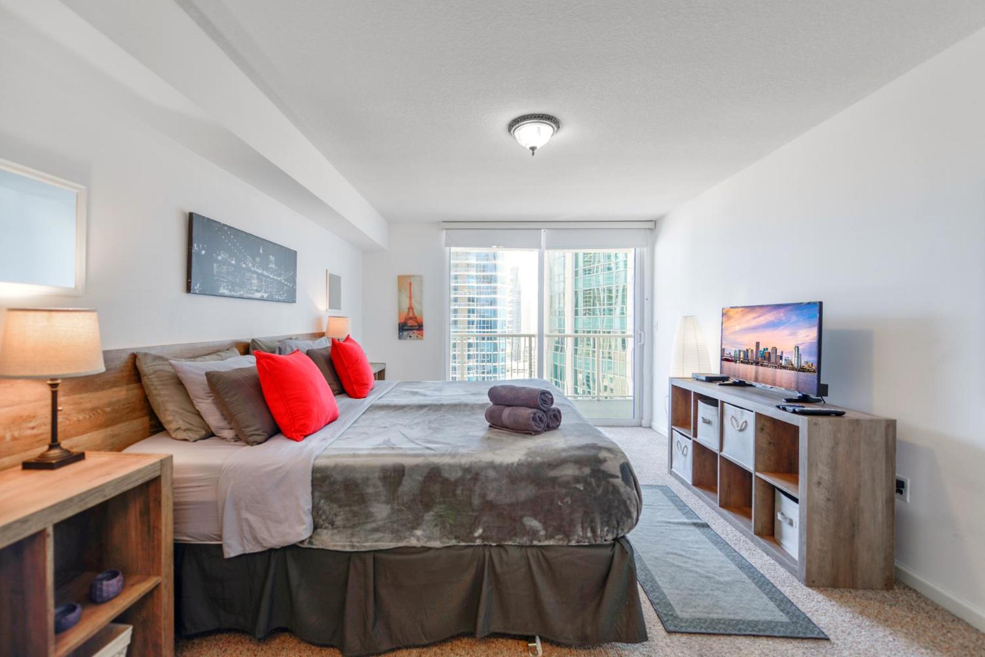 Apartment On Top! On 31st Floor W Cozy Amenities Miami