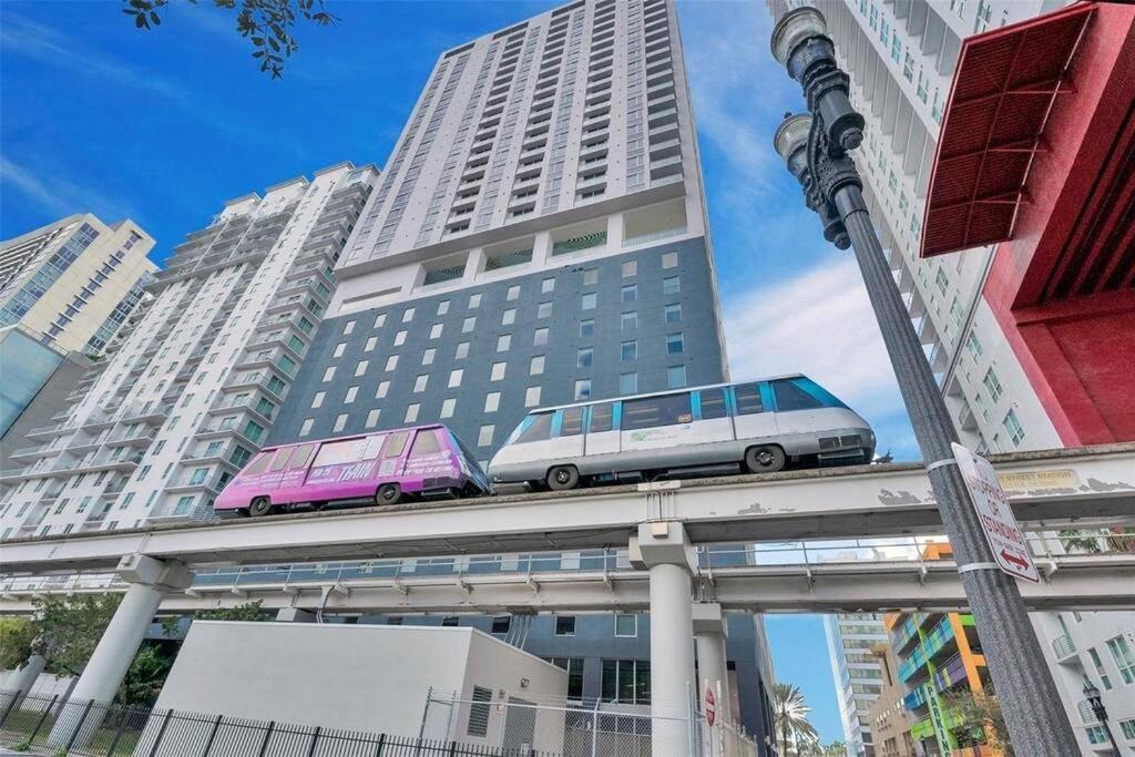 Charming 2 Bedroom Downtown 2106 Free Parking *
