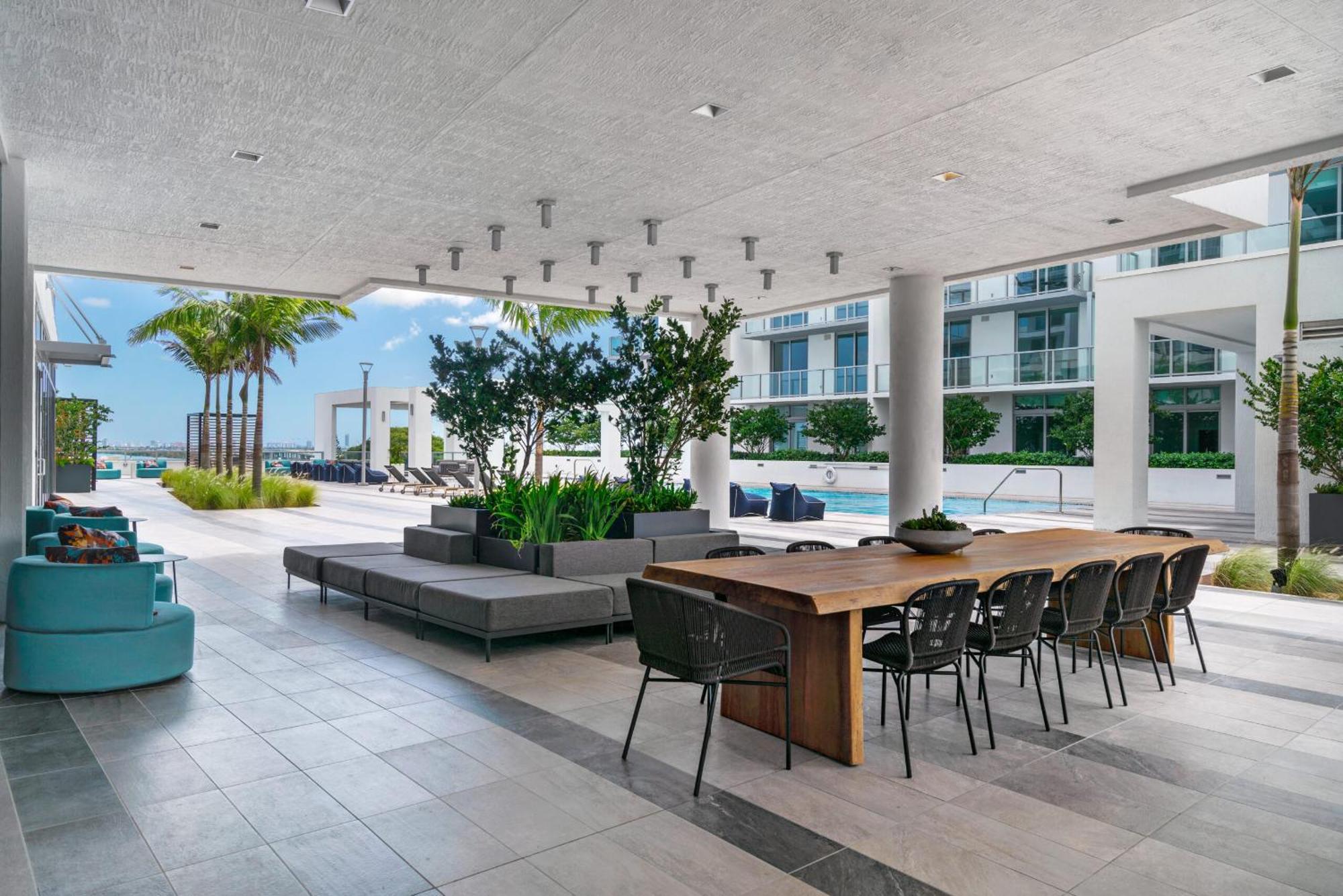 Elegant 2br W Beautiful Views Apartment *