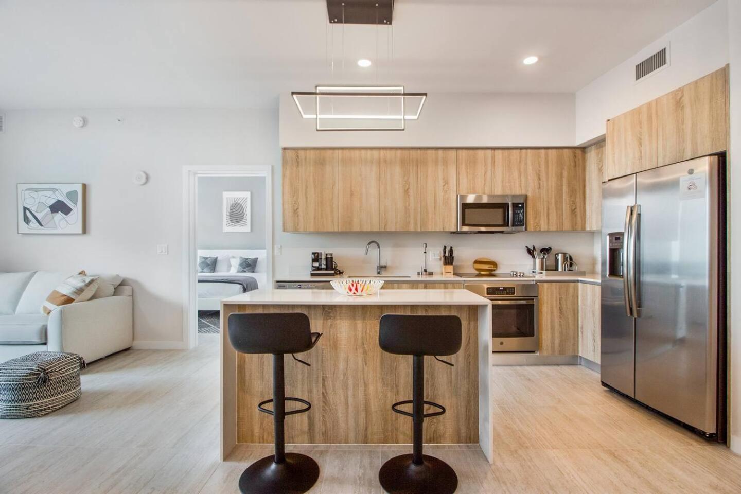 Elegant 2br W Beautiful Views Apartment *