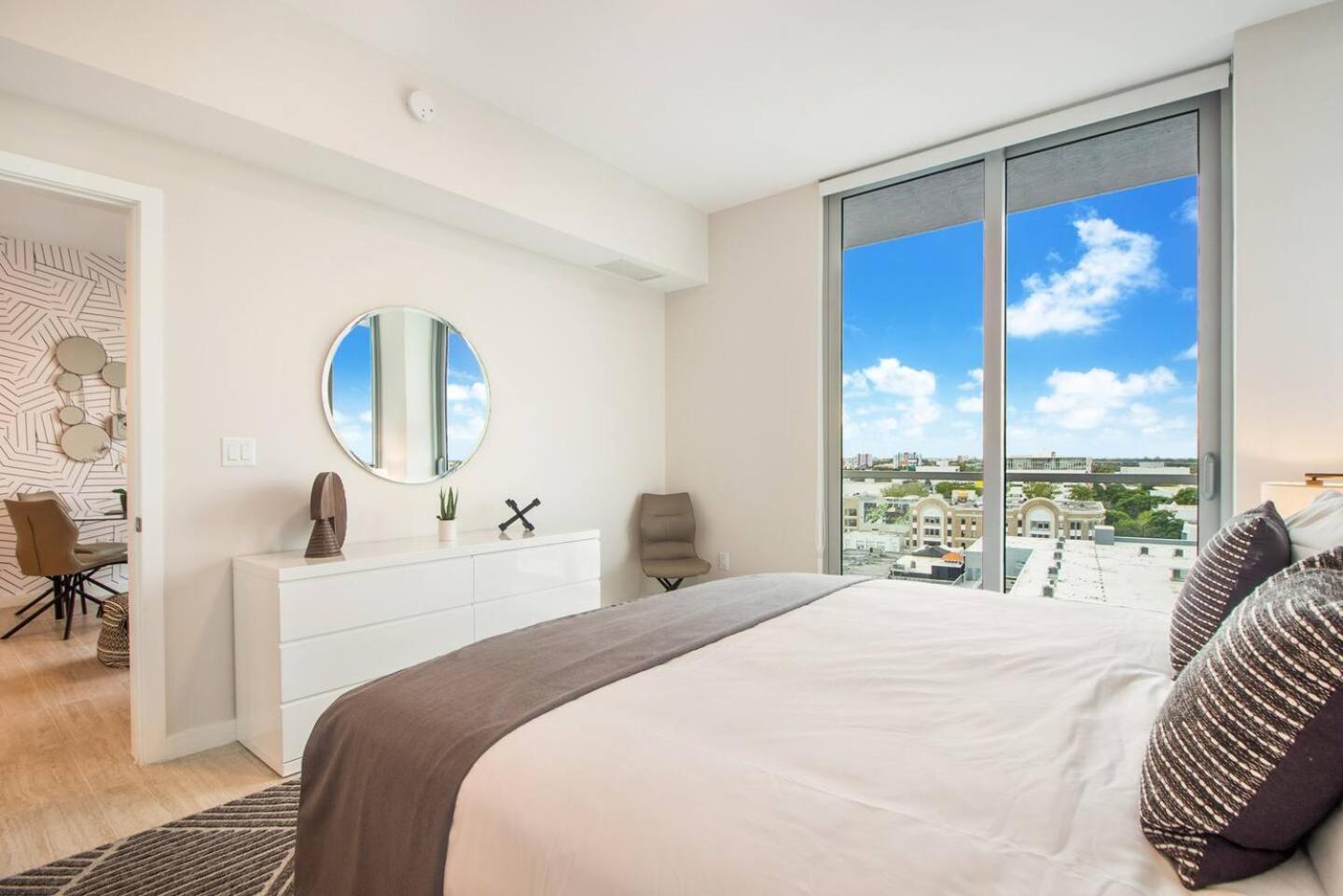Elegant 2br W Beautiful Views * Miami
