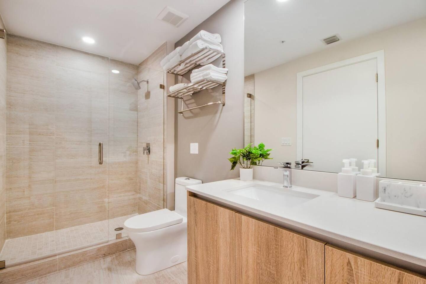 Apartment Elegant 2br W Beautiful Views Miami