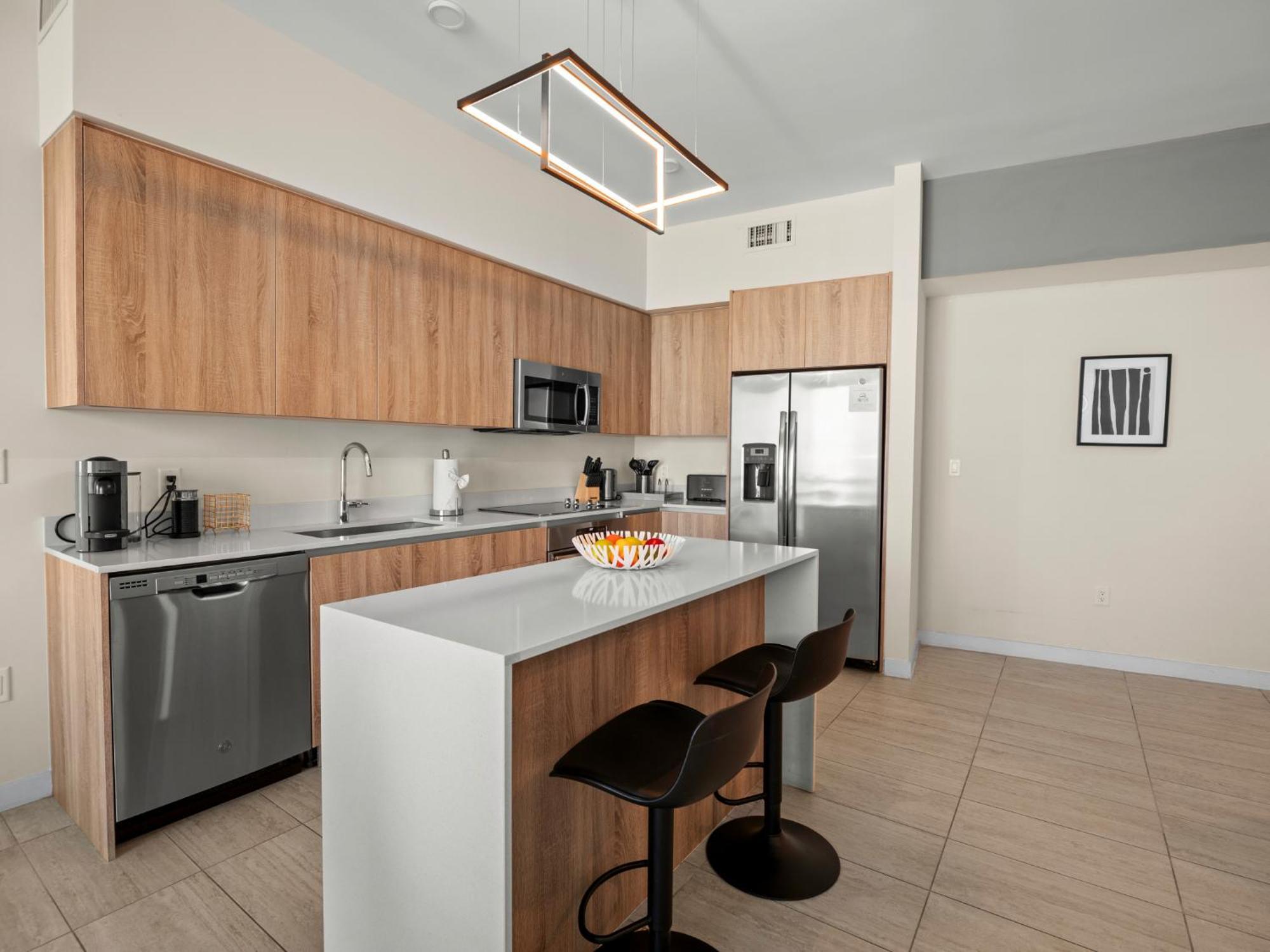 Elegant 2br W Beautiful Views *