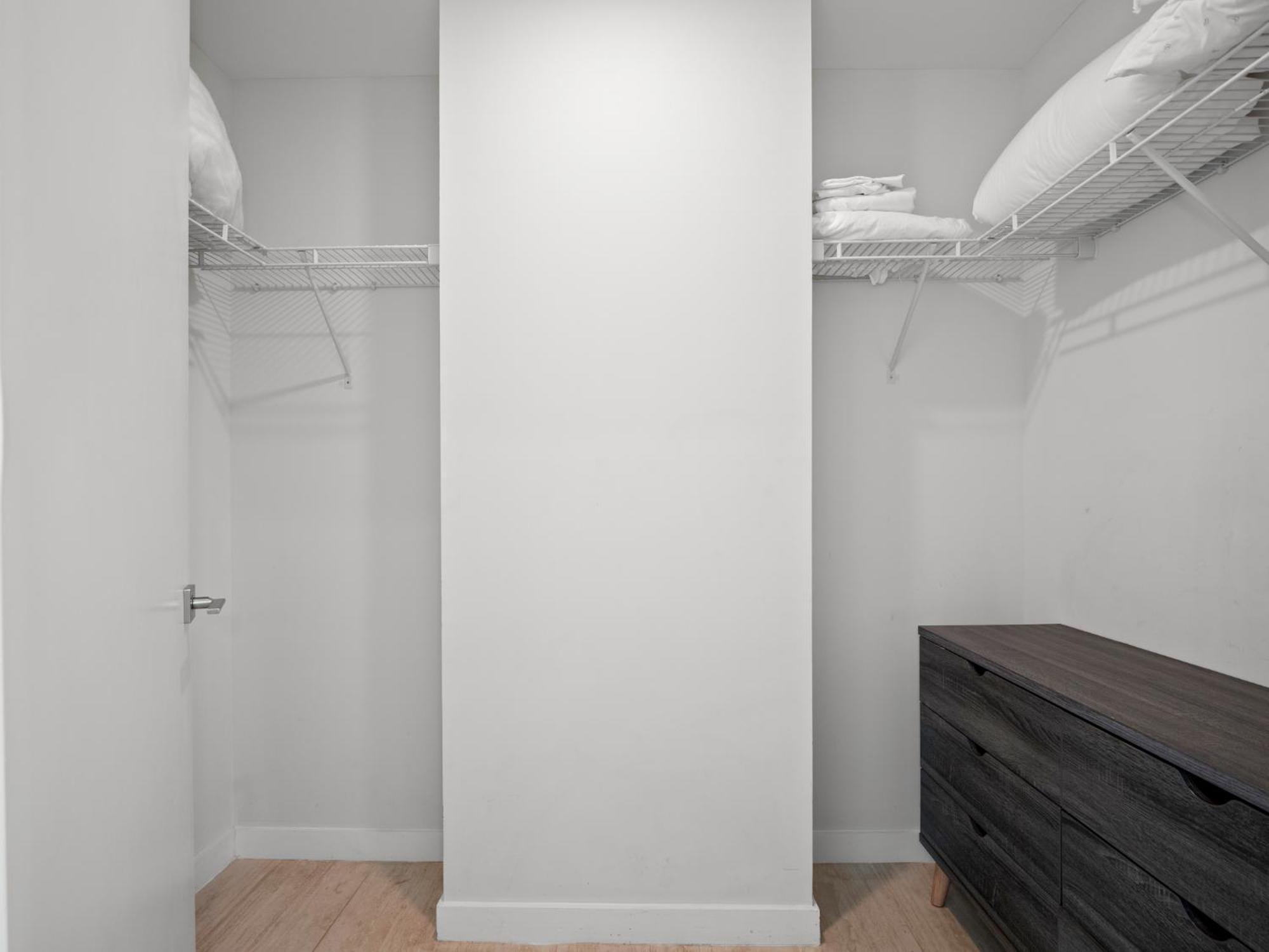 Apartment Elegant 2br W Beautiful Views *