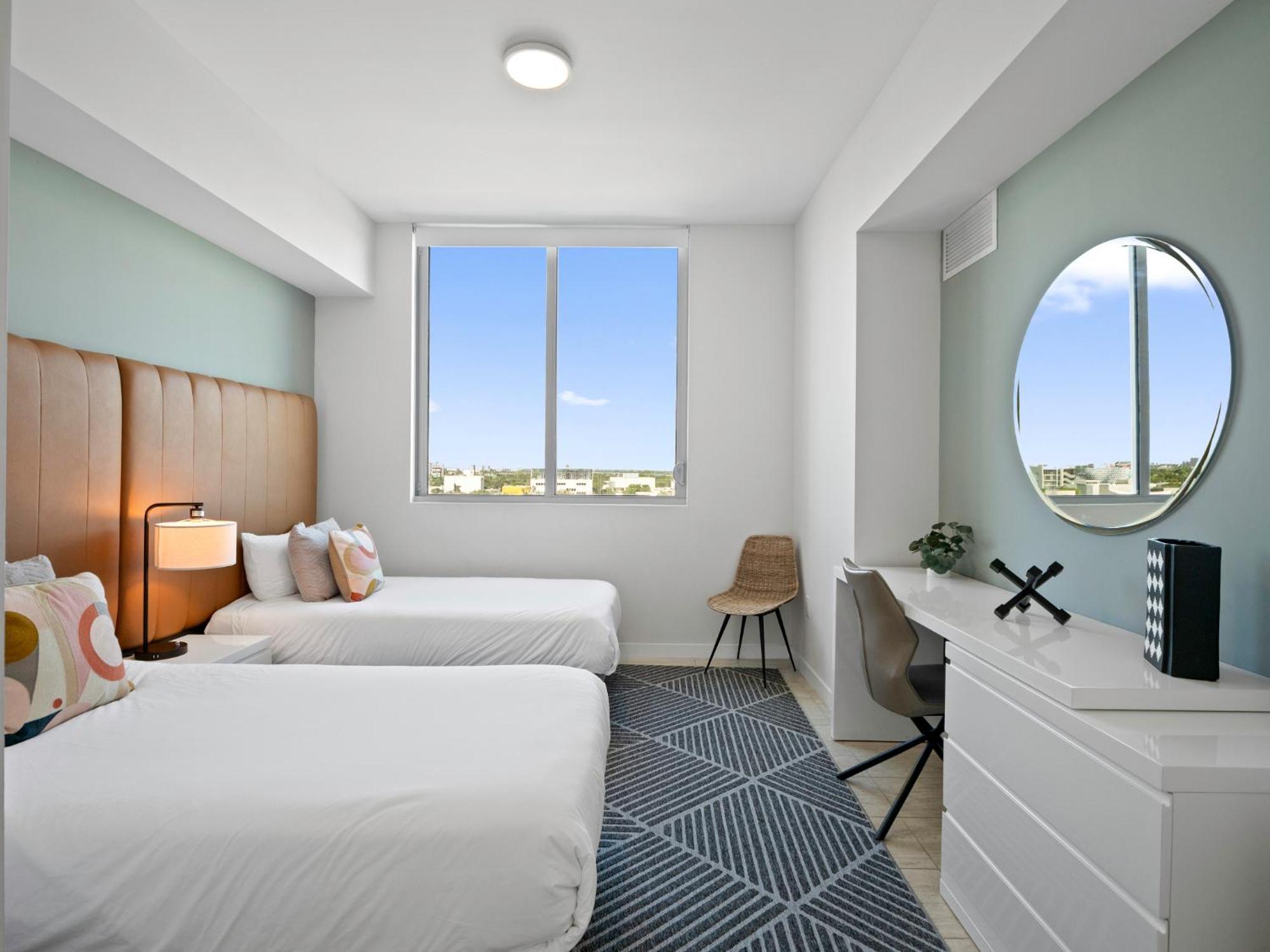 Elegant 2br W Beautiful Views