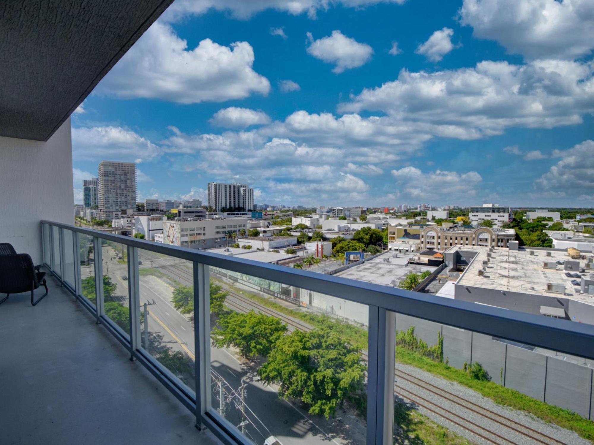 Elegant 2br W Beautiful Views Apartment *