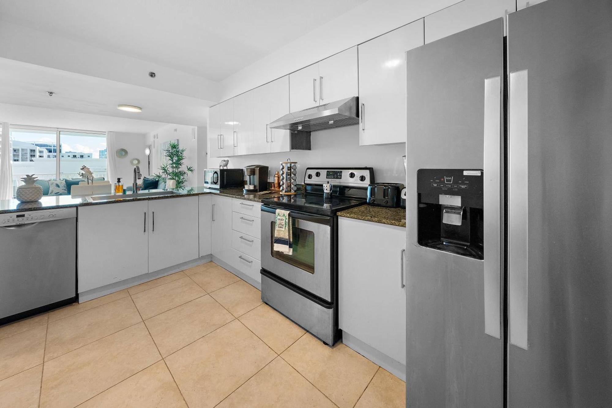 Stylish 2br With Skyline Views, Free Parking, Sleeps 8 Apartment *