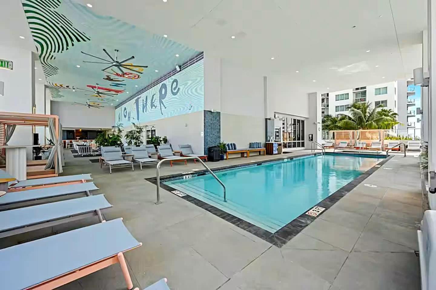 Heart Of Downtown Pool & Gym Apartment *