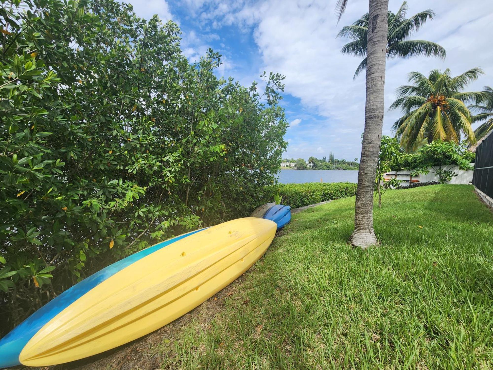 Cozy With Bay Views And Porch In Aventura *