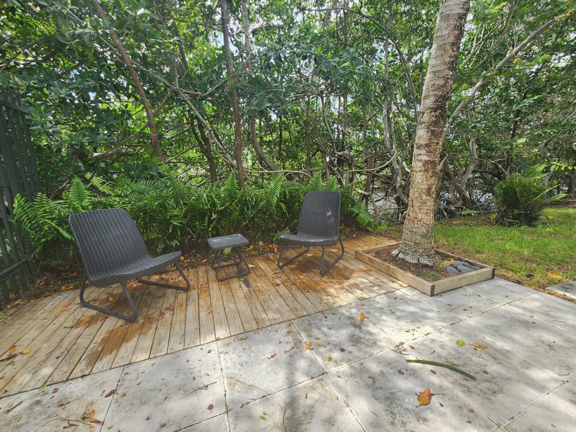 Cozy With Bay Views And Porch In Aventura Miami