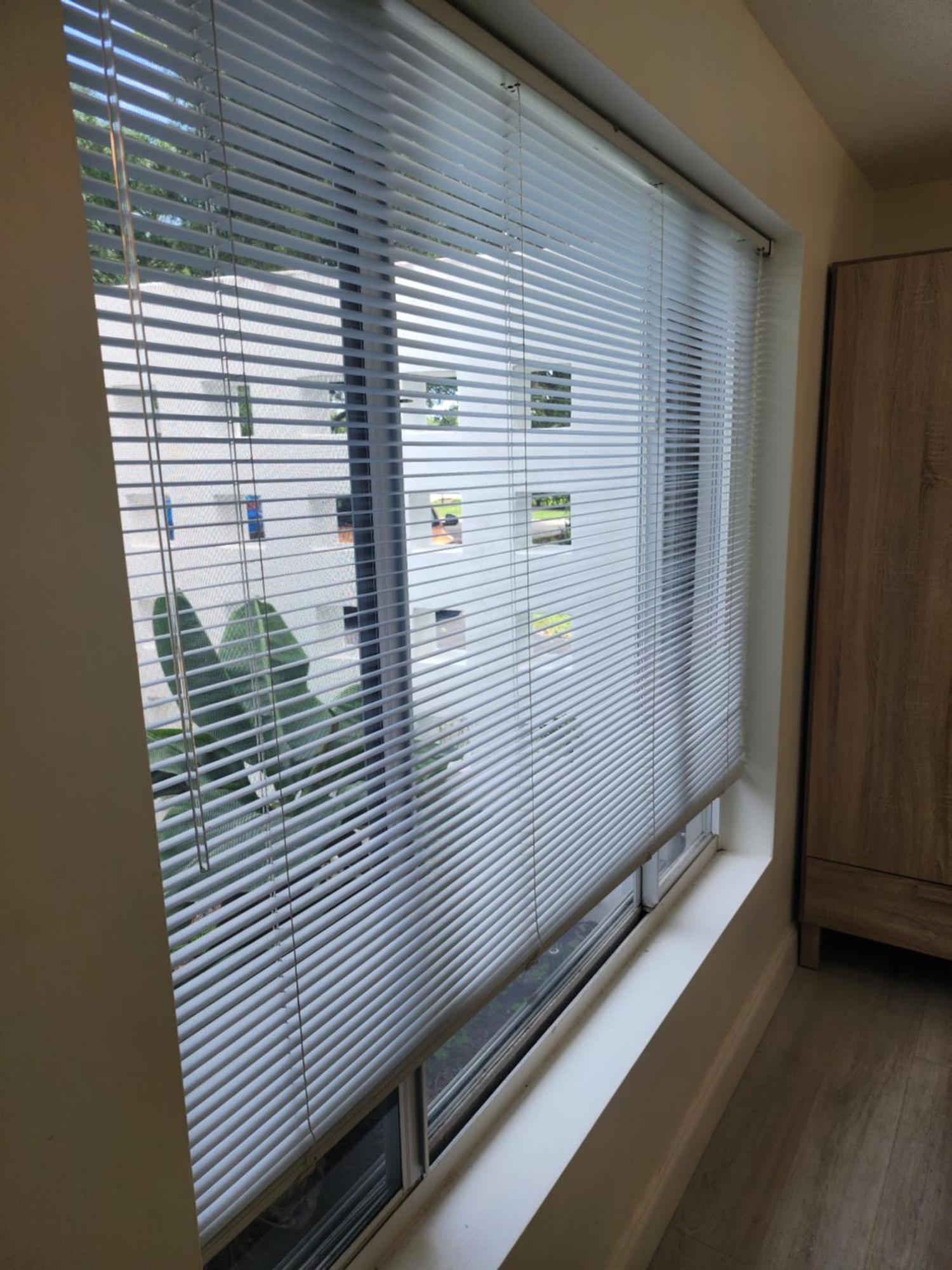 Cozy With Bay Views And Porch In Aventura Apartment