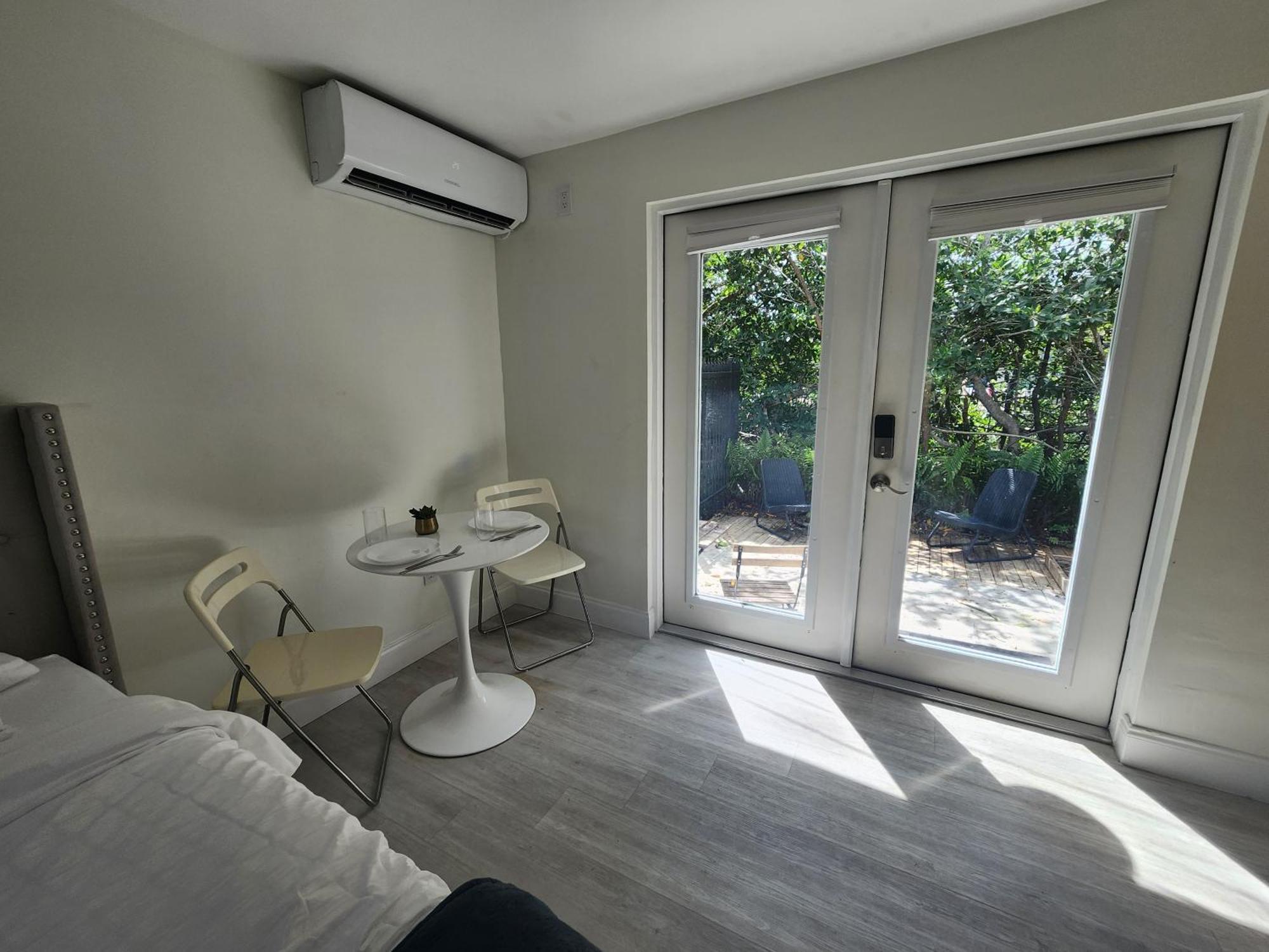 Apartment Cozy With Bay Views And Porch In Aventura