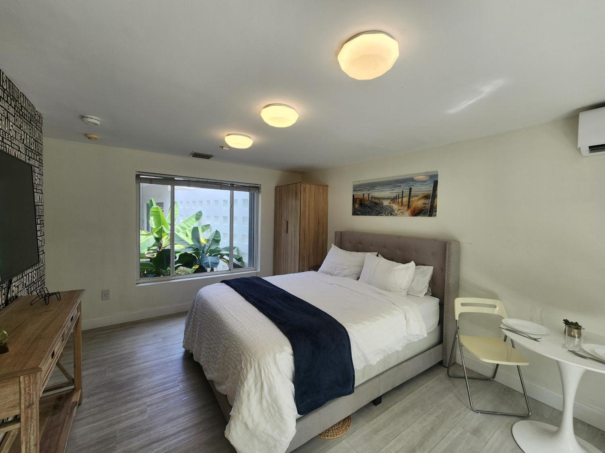 Apartment Cozy With Bay Views And Porch In Aventura *