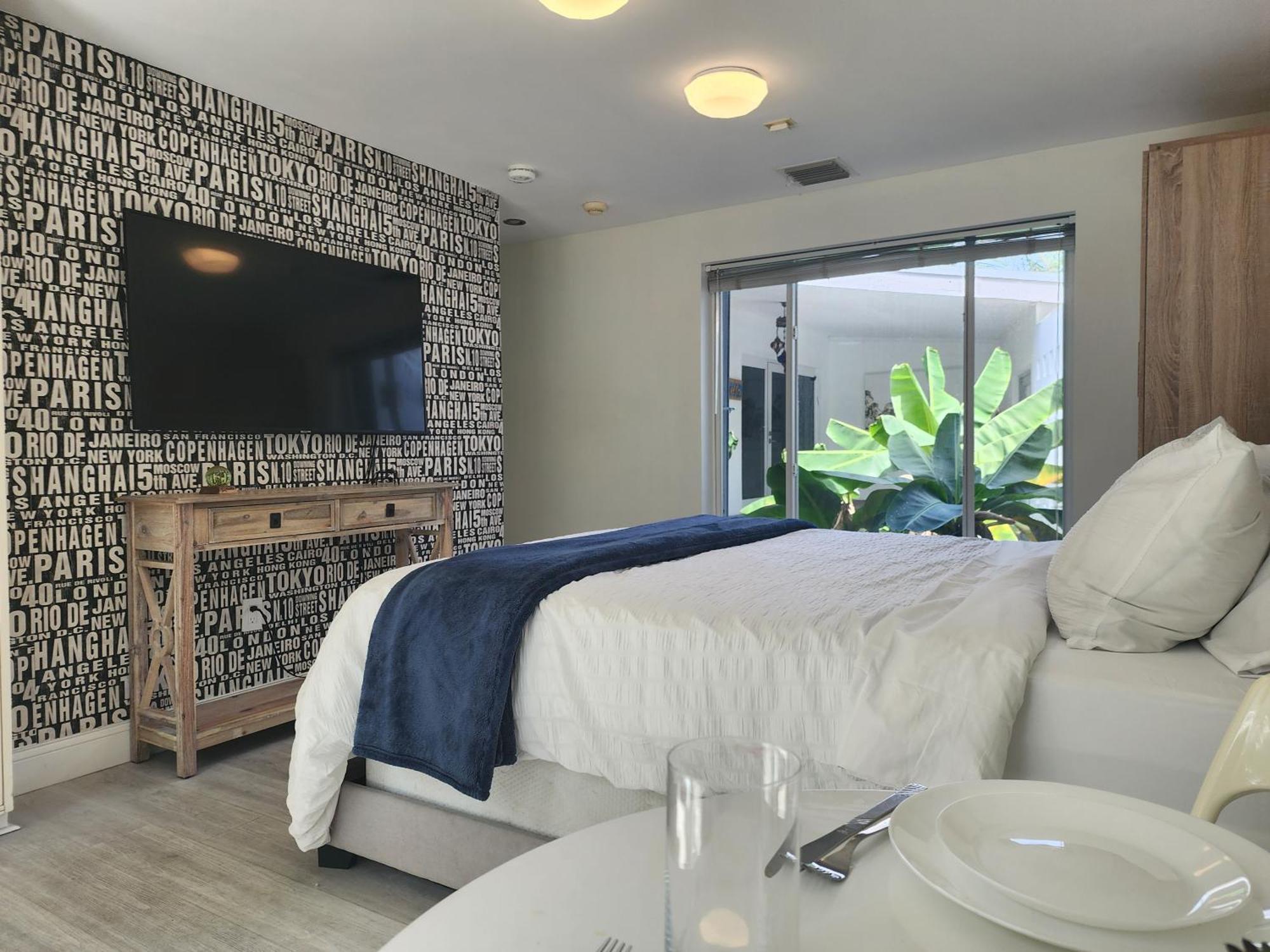 Apartment Cozy With Bay Views And Porch In Aventura Miami