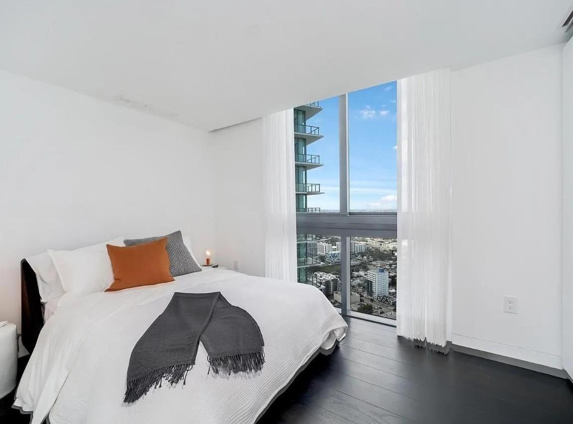 Stunning Upper Penthouse With Private Rooftop Pool Apartment