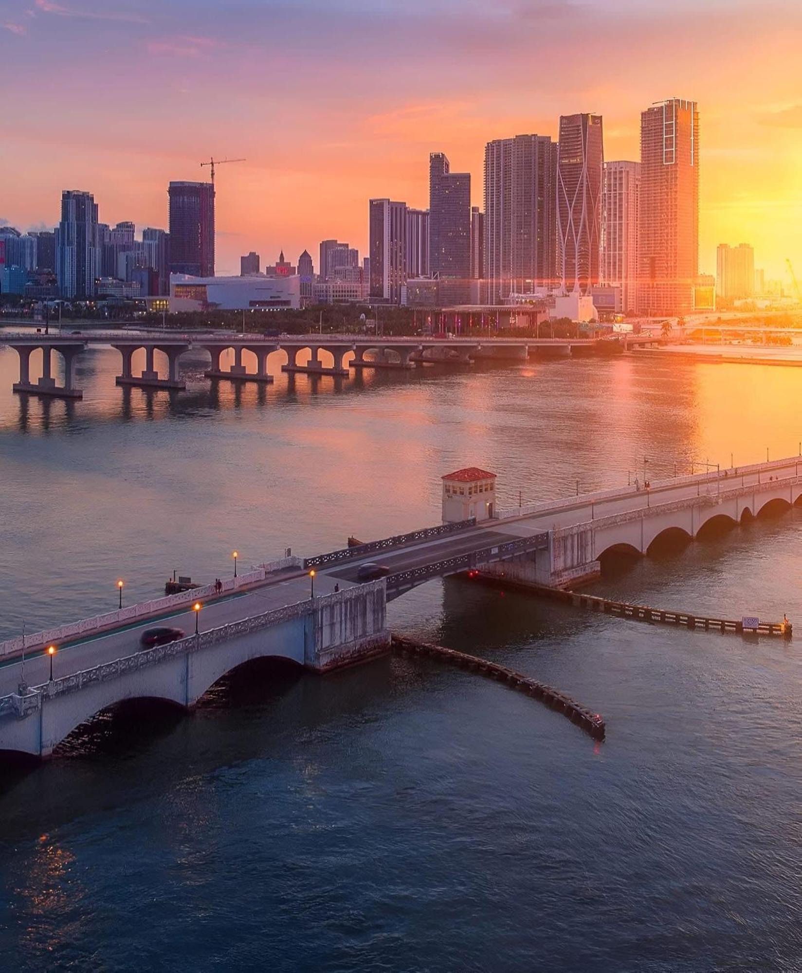 Heart Of Downtown Pool & Gym * Miami