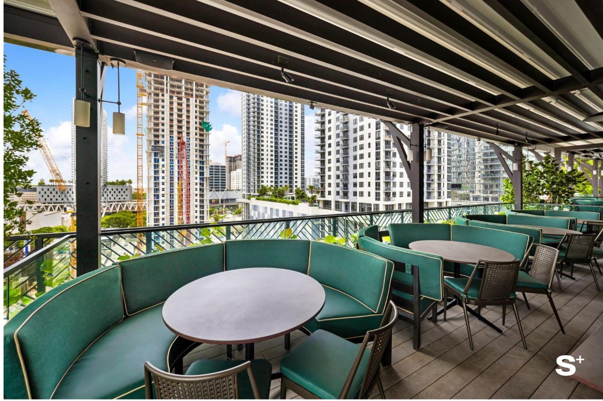 Downtown Haven Sleek 1-br With Skyline Vistas Apartment *