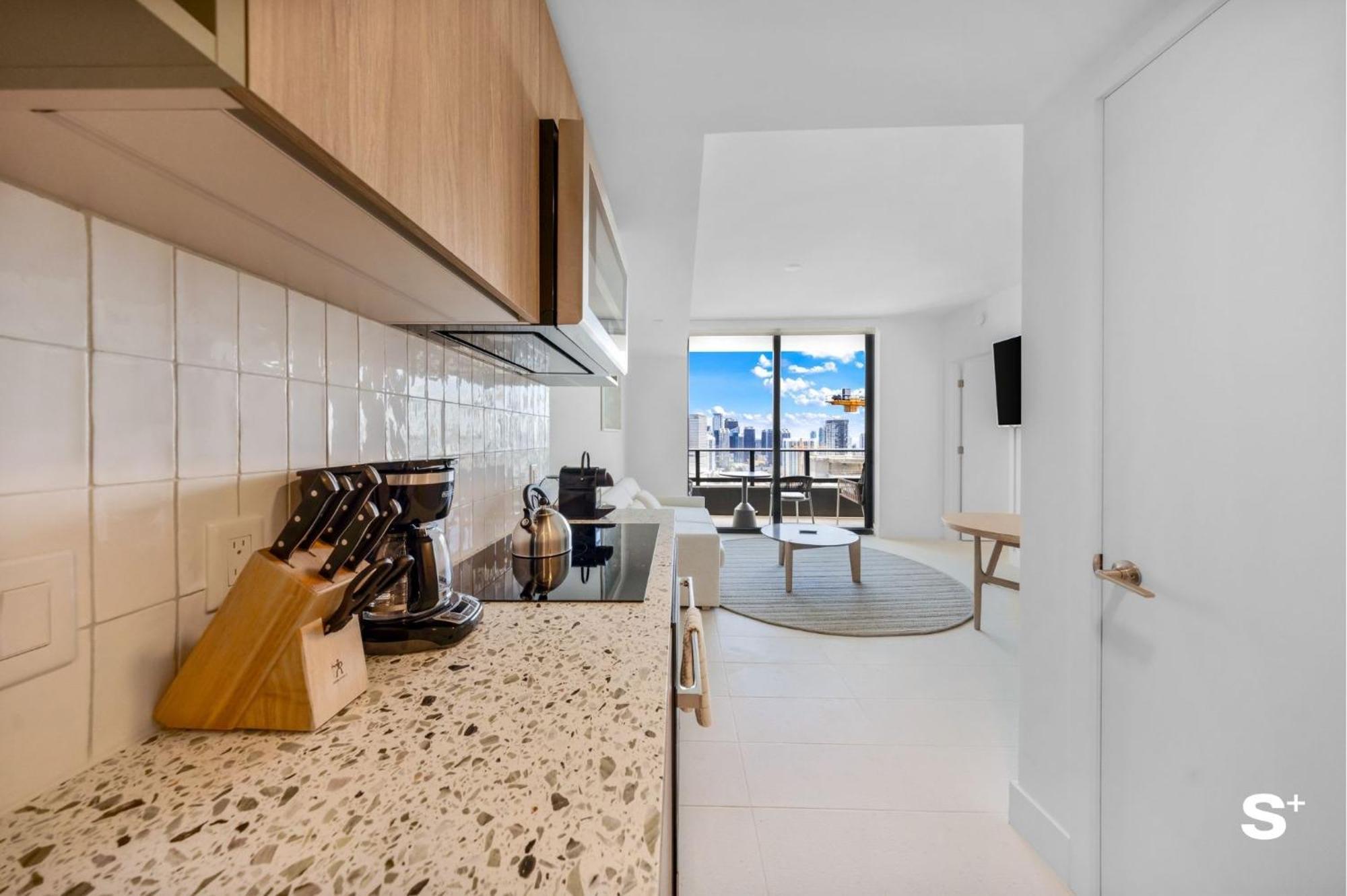 Downtown Haven Sleek 1-br With Skyline Vistas Apartment