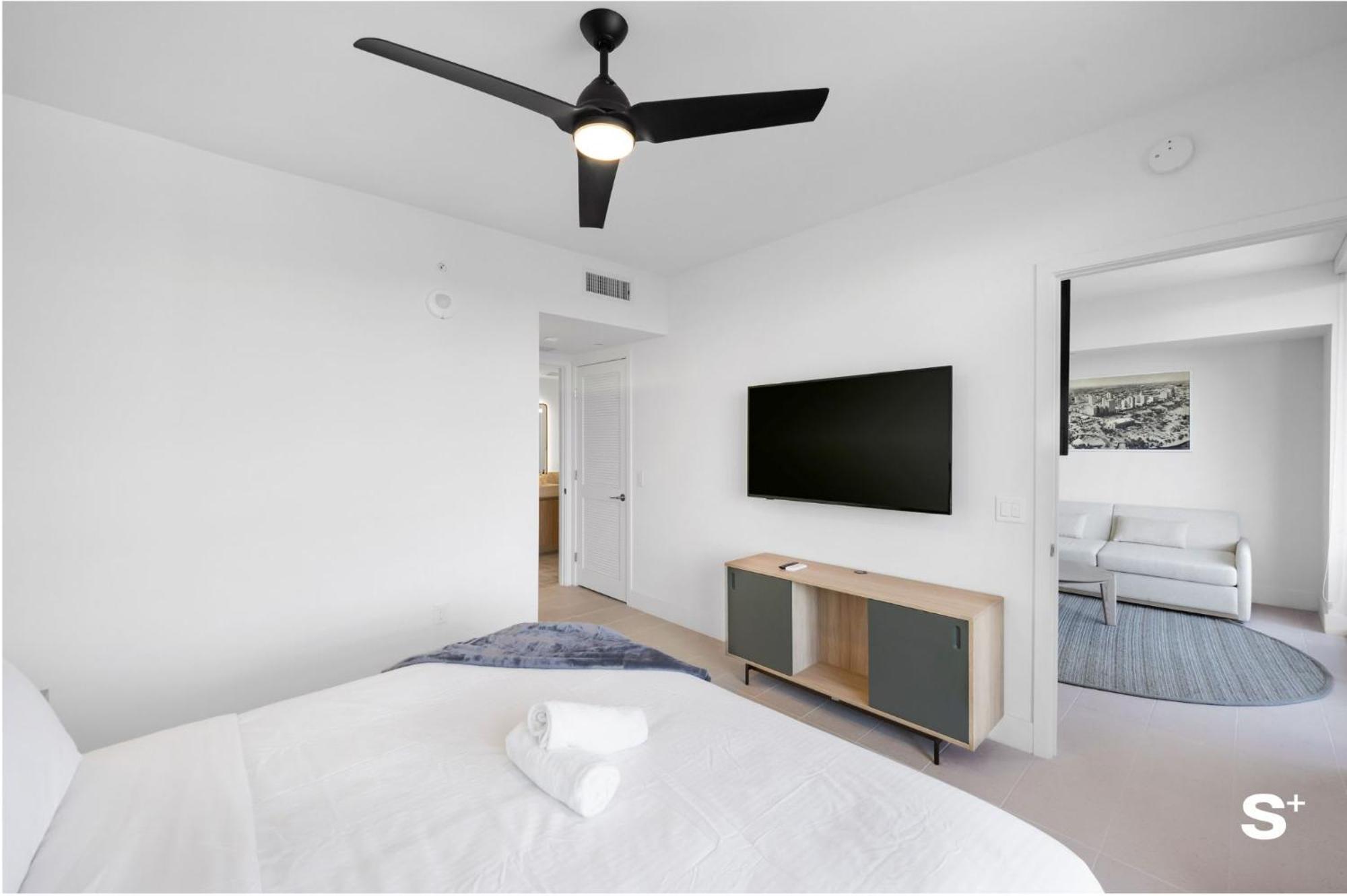 Apartment Downtown Haven Sleek 1-br With Skyline Vistas