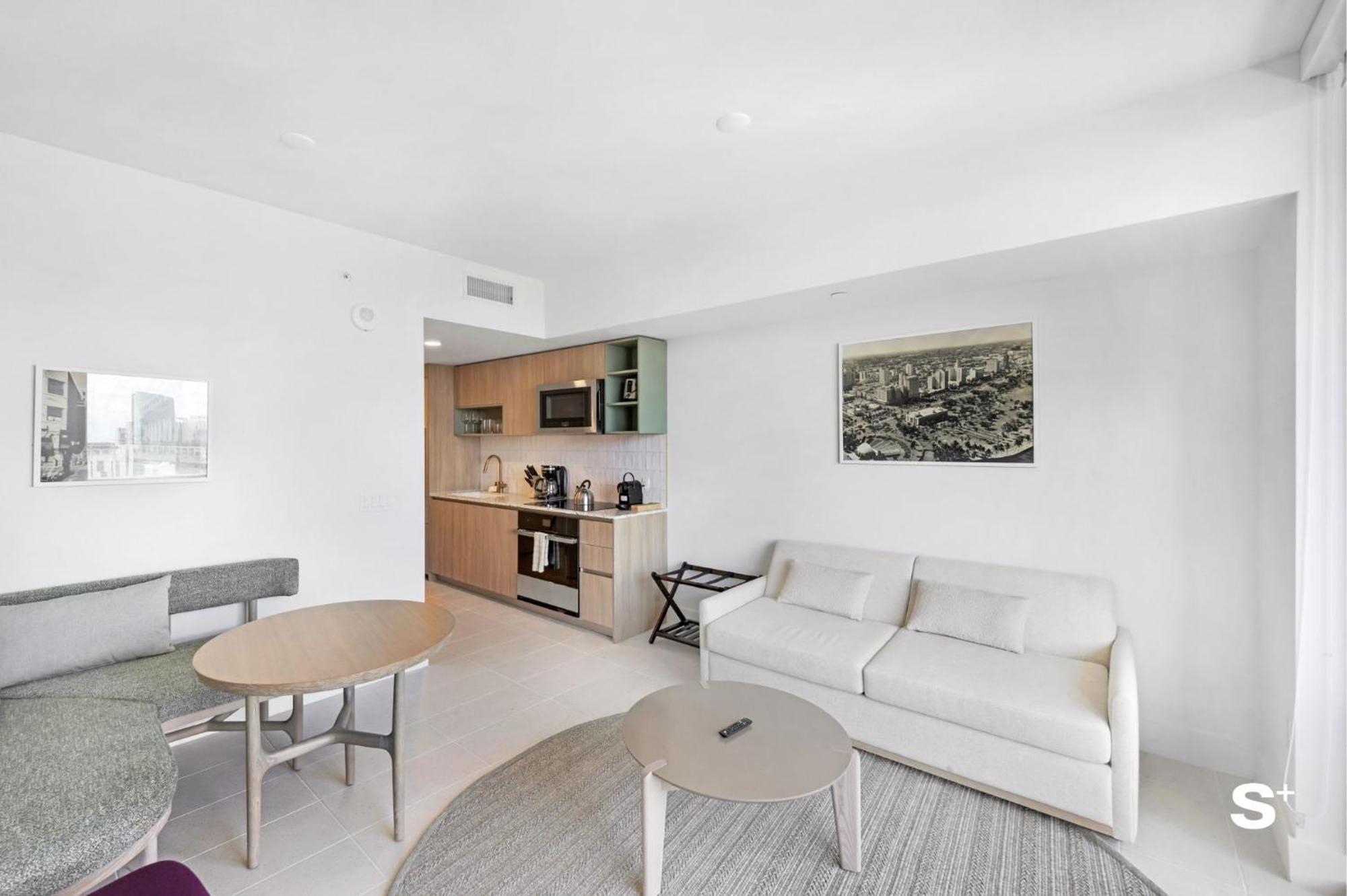 Downtown Haven Sleek 1-br With Skyline Vistas * Miami