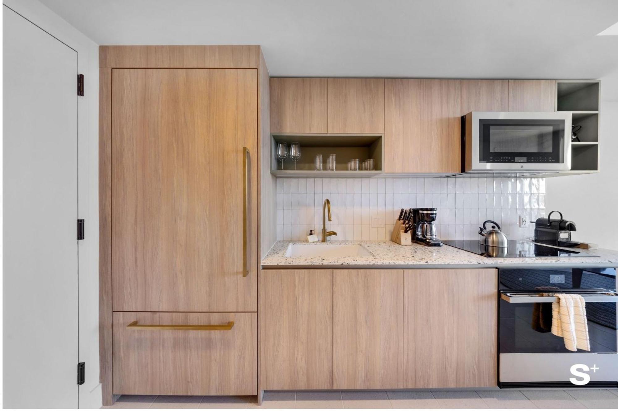 Apartment Downtown Haven Sleek 1-br With Skyline Vistas
