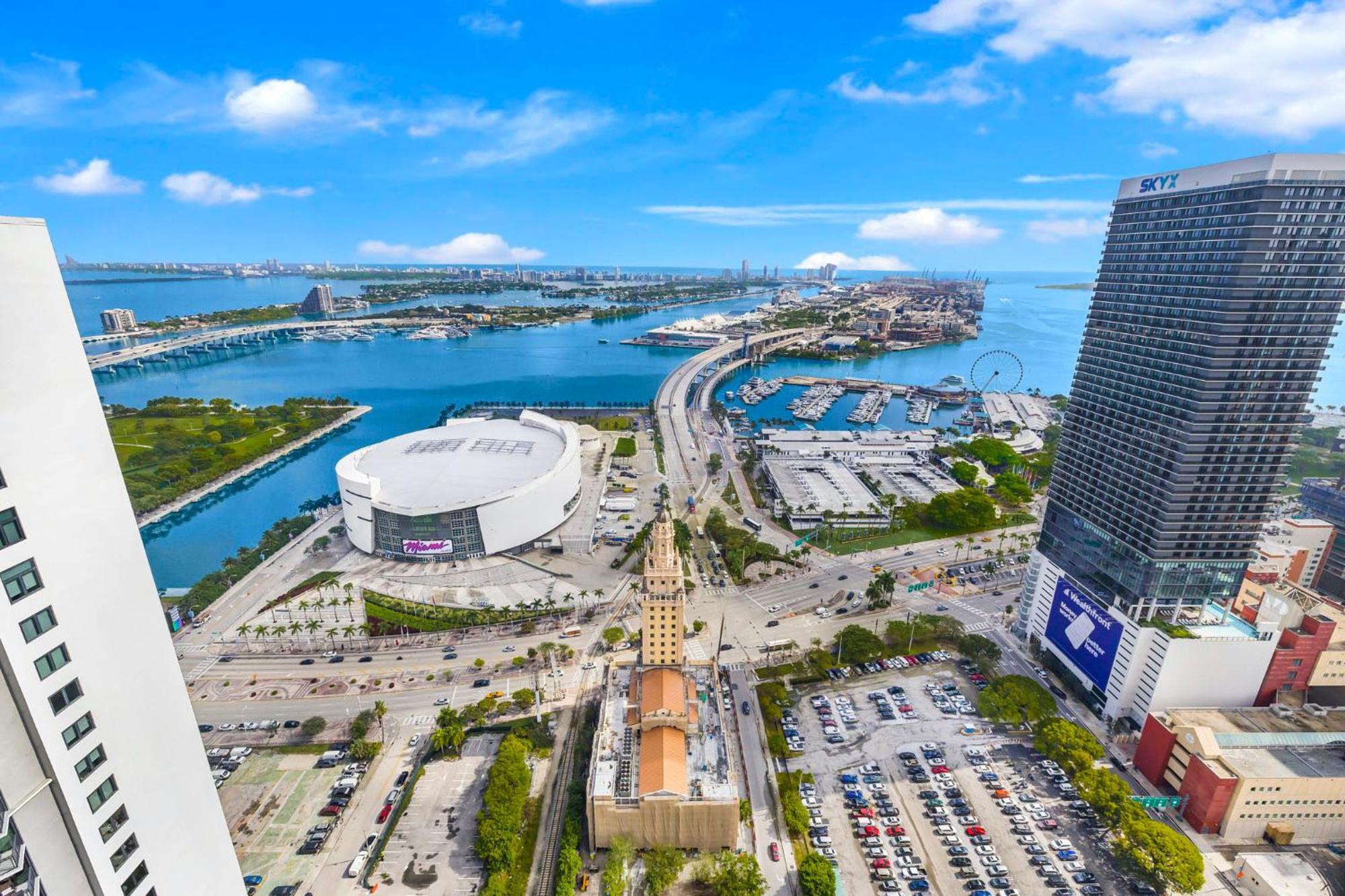 On 44th Floor! W The Views & Free Parking Apartment Miami