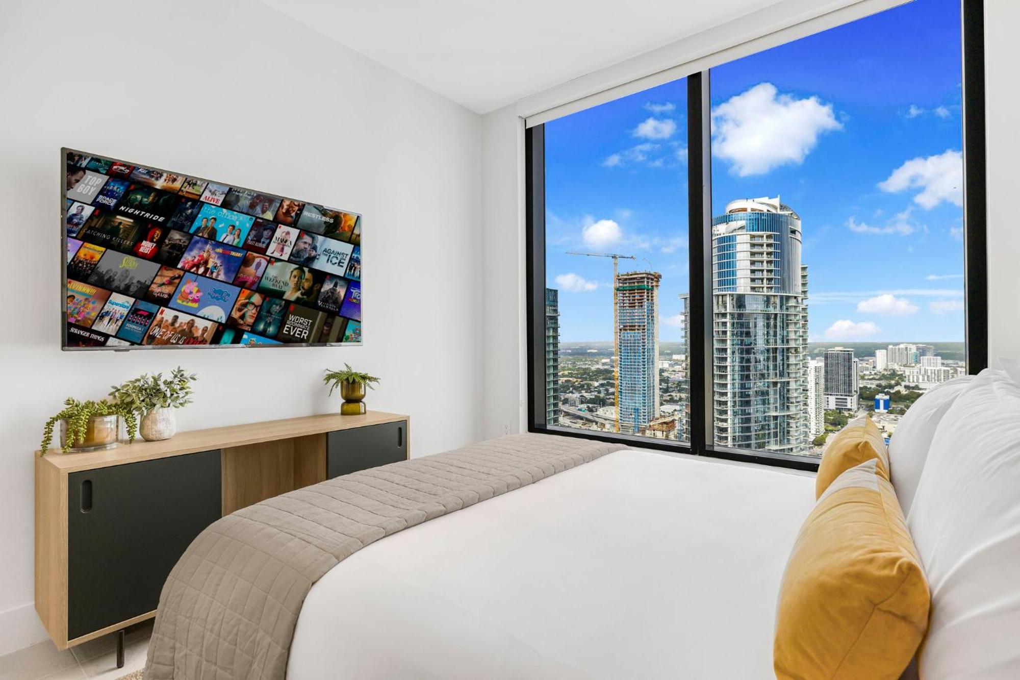 On 44th Floor! W The Views & Free Parking Miami