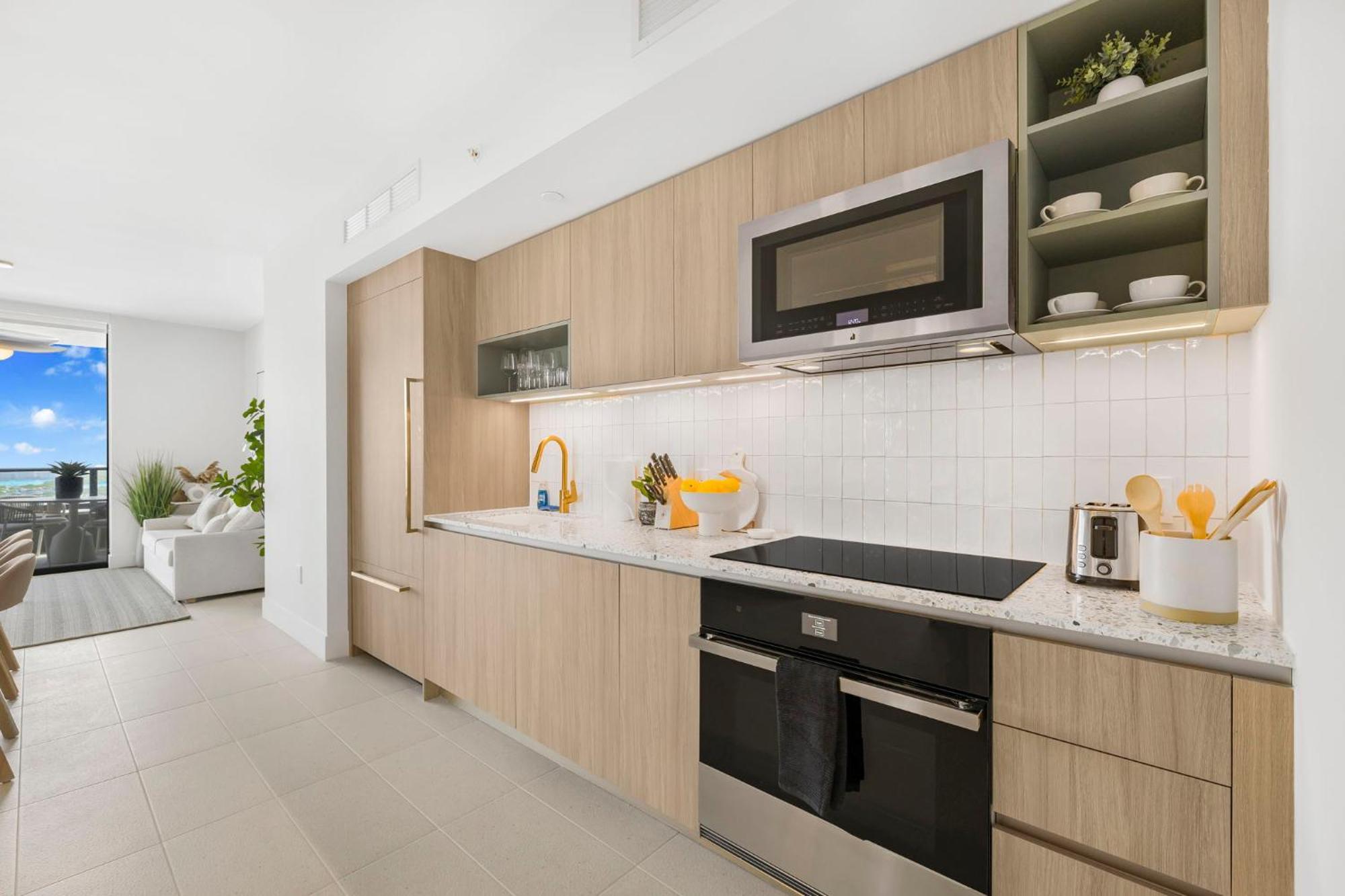 On 44th Floor! W The Views & Free Parking Apartment