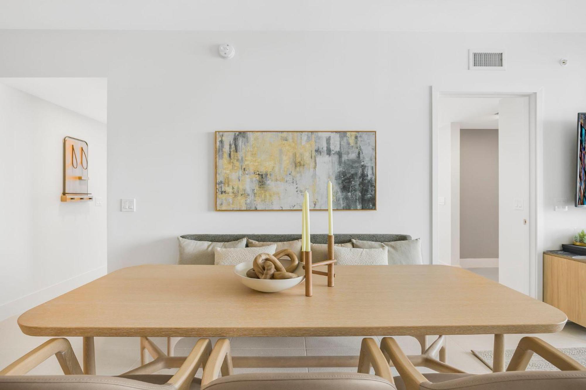 On 44th Floor! W The Views & Free Parking Apartment