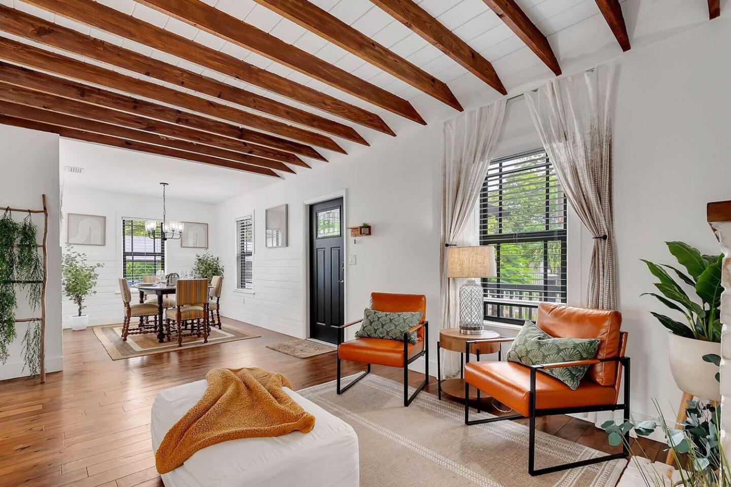 Casa Del Sol Gated 2bds1ba Wparking Miami