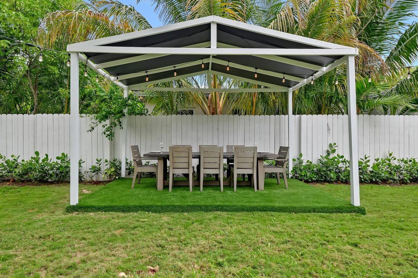 Casa Del Sol Gated 2bds1ba Wparking Holiday home Miami
