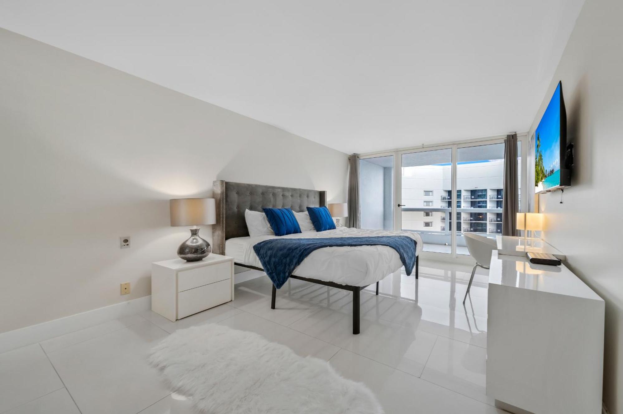 Apartment 4 Bedroom With Stunning Balcony View Miami