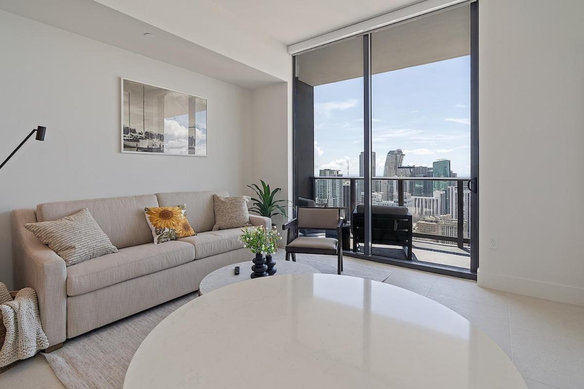 Stylish 1bd Penthouse - Bay View Apartment