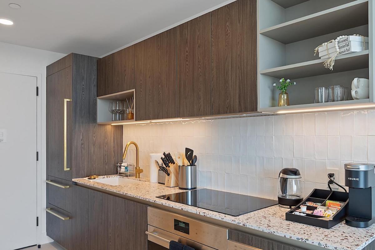 Stylish 1bd Penthouse - Bay View Apartment *