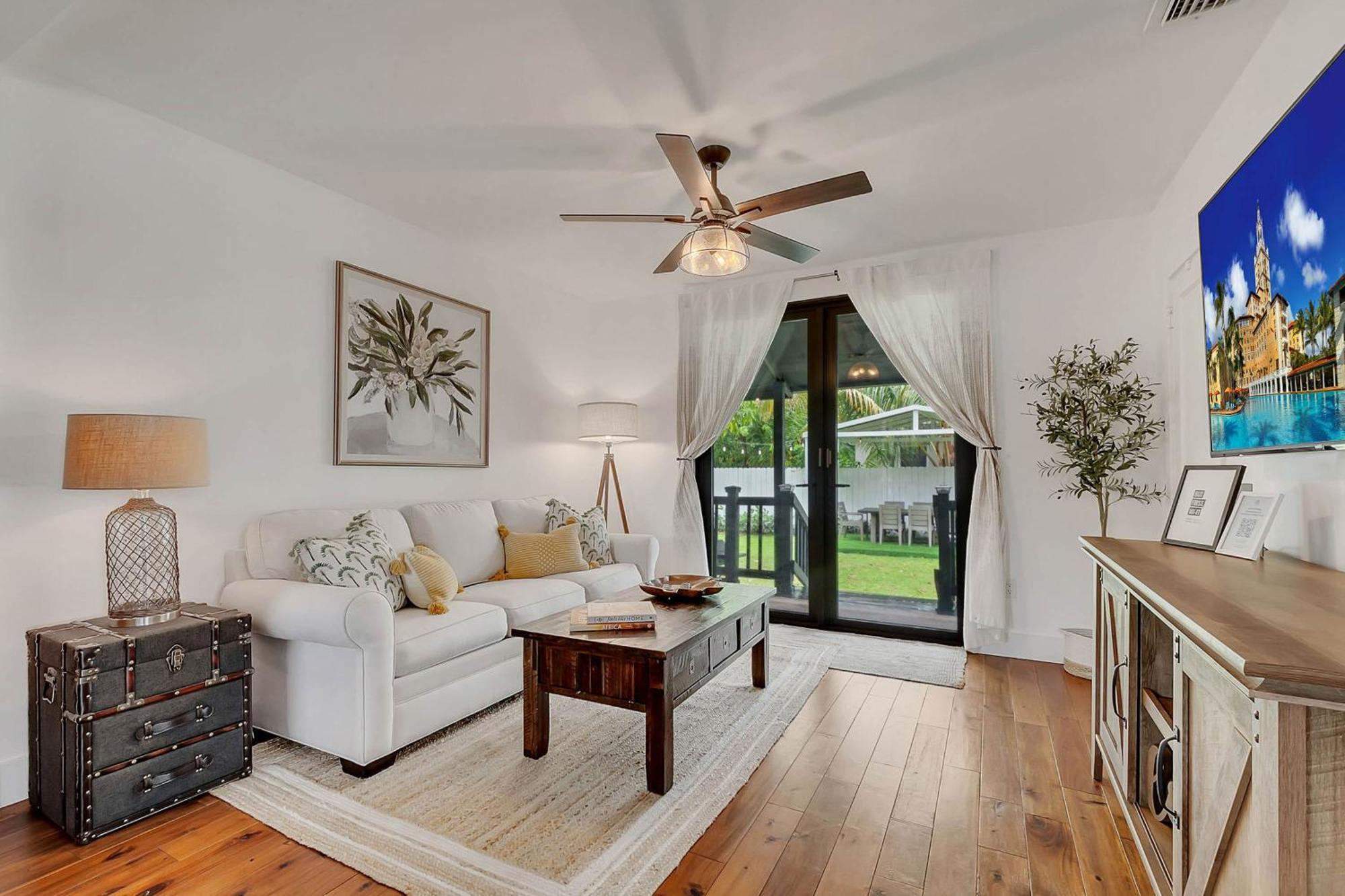 Casa Del Sol Gated 2bds1ba Wparking Holiday home Miami