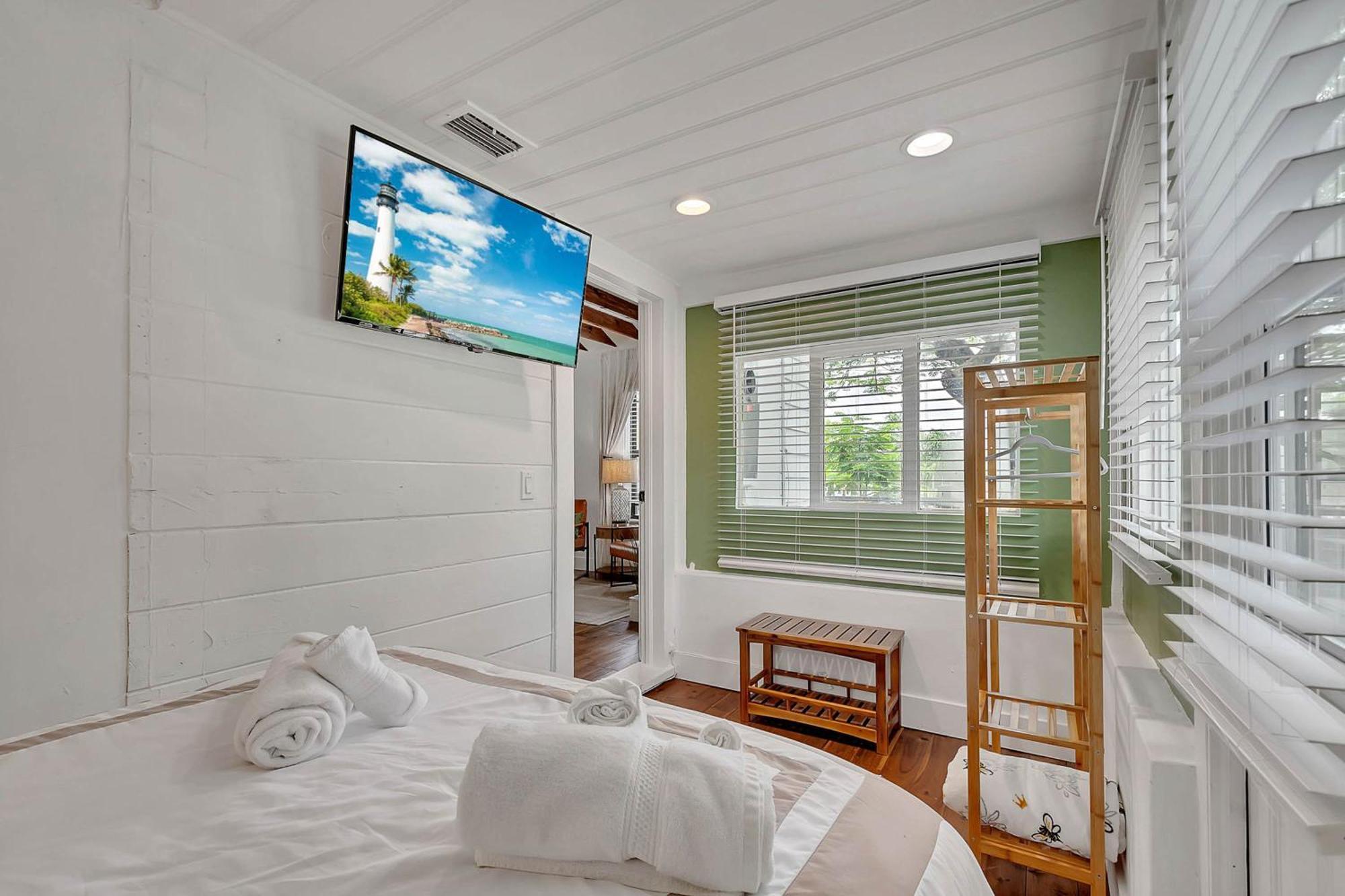 Casa Del Sol Gated 2bds1ba Wparking Miami