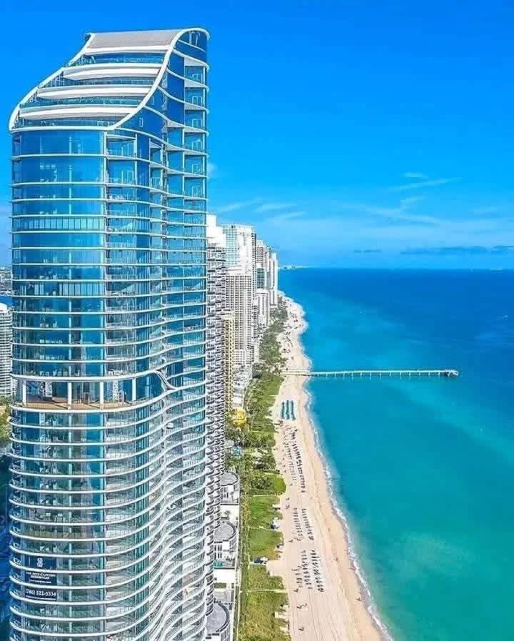 Heart Of Downtown Pool & Gym Miami