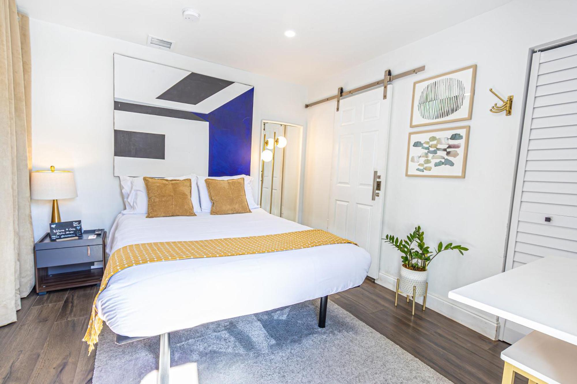 Casa Fortim + Private + Large Patio Apartment *