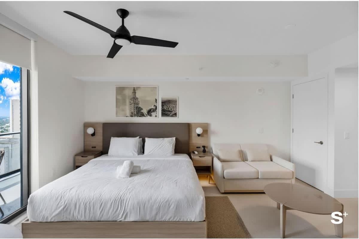 Modern In Downtown With Stunning Views